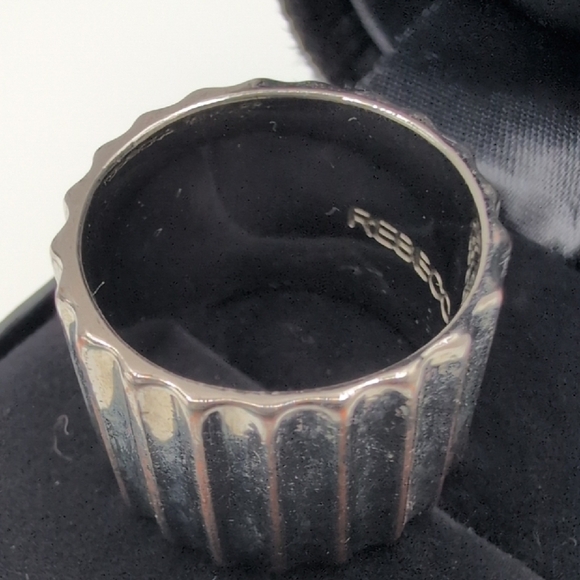 Auth Rebecca Minkoff Silver Tone Ribbed Wide Band Ring - Chic & Classic Size 6.5 - Picture 2 of 5